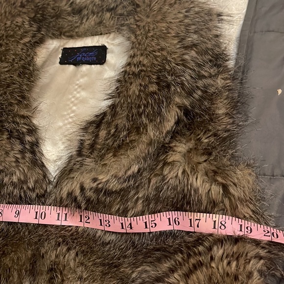 Faux fur vest - Picture 6 of 10
